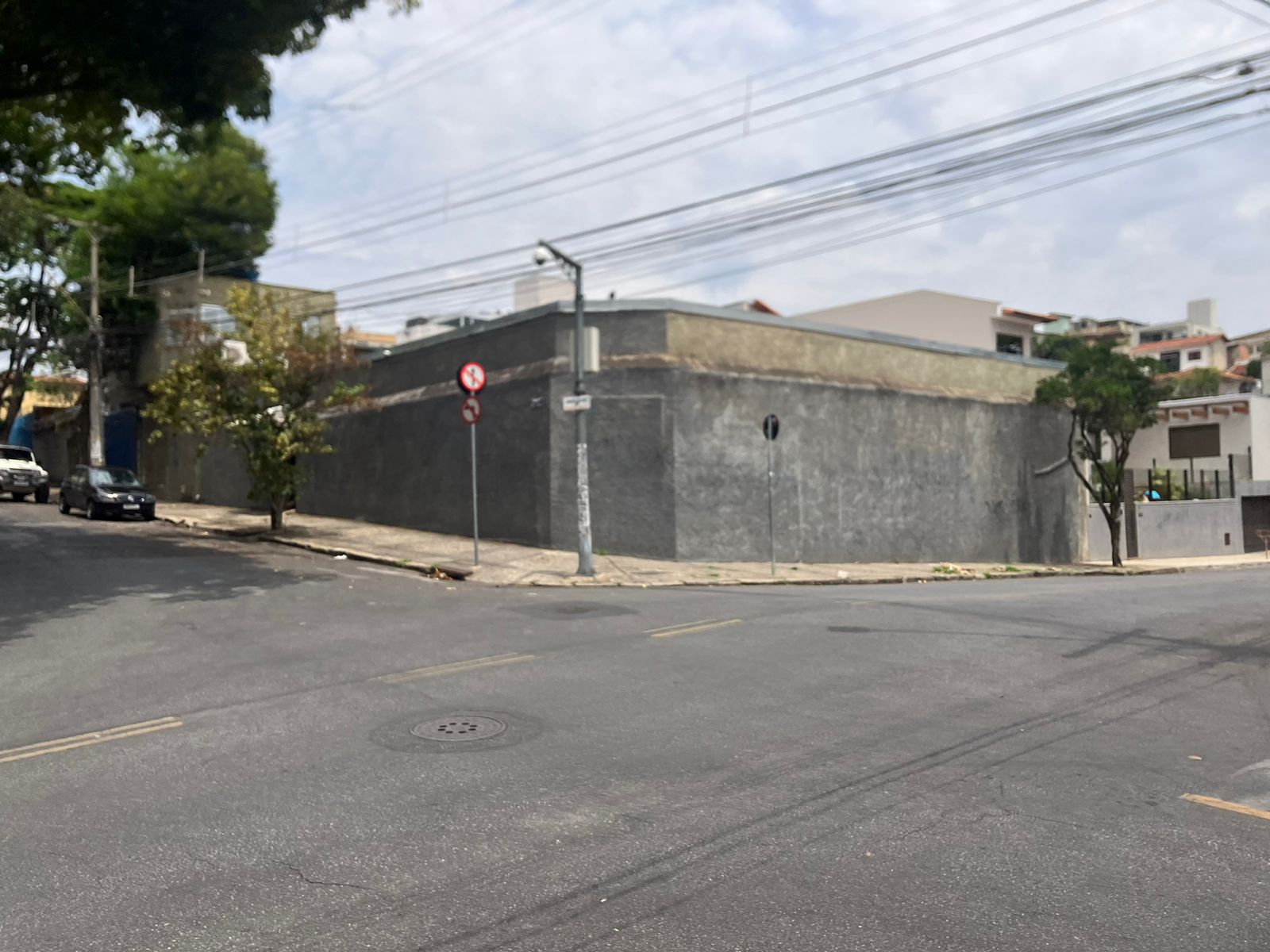 LOTE DE ESQUINA I 400M² | C/ BENFEITORIAS |SANTA TEREZA | BH/MG - Parcelamento 30x — Imagem