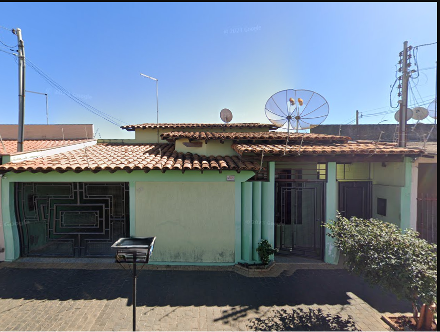 IMÓVEL RESIDENCIAL I ÁREA 200M² | 2 QUARTOS | B. FÁTIMA | ARAGUARI/MG - Possibilidade de parcelamento — Imagem