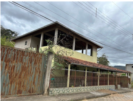 IMÓVEL RESIDENCIAL I 89,78 M² | ÁREA 391,95 M² |ALVINÓPOLIS/MG — Imagem