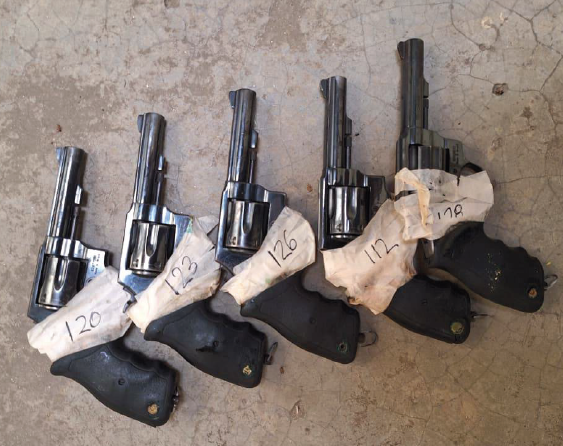 REVÓLVERES TAURUS E ROSSI CALIBRE .38 — Imagem